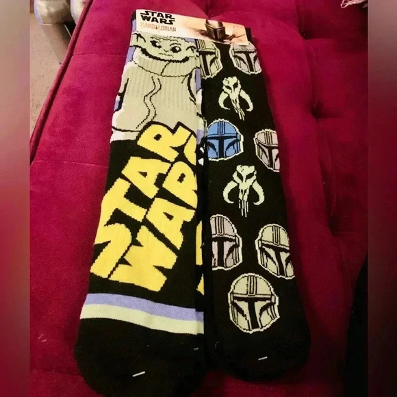 Star Wars Mandallorian 2pairs of socks - Picture 1 of 2